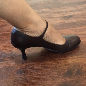 Beautiful Mary Jane Heels